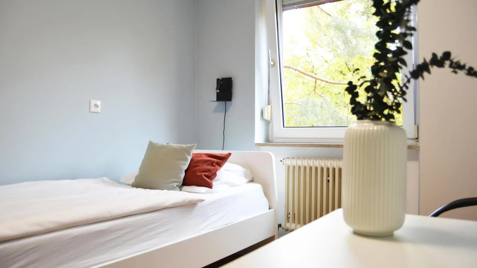 1, 2, Sleep Hostel Nuernberg Messe