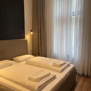 https://hotel-pension-uhland.find-berlin-hotels.com